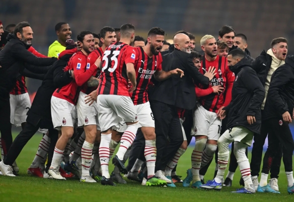 战术大师阿隆索巧解贝林厄姆定位难题，皇马中场重焕新生（阿隆索以战术妙招化解贝林厄姆位置困扰，皇马中场焕发新活力）