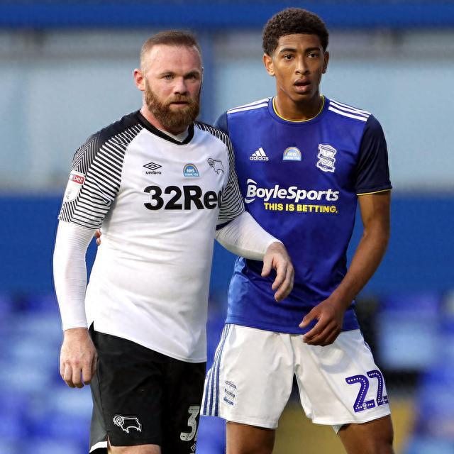 世体：梅西亲签的新秀球星卡被拍卖行估值35000欧元（世体：拍卖行给梅西亲笔签名新秀卡估价3.5万欧元）