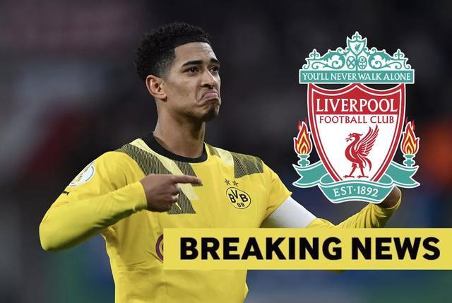 辛辛那提中场吉迪赛后与梅西交换球衣，双方握手并拥抱（梅西与辛辛那提中场吉迪赛后互换球衣，握手相拥）