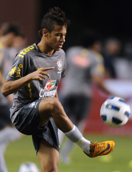 RMC：英超豪门和皇马巴萨都在关注马赛中锋罗比尼奥-瓦斯（RMC：马赛中锋罗比尼奥-瓦斯获英超豪门及皇马、巴萨关注）