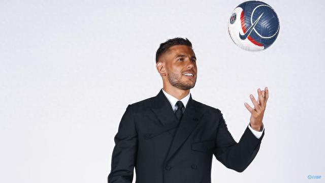 天空：维萨未随布伦特福德前往客场参加比赛，他仍渴望离队（天空：维萨缺席布伦特福德客场之旅，仍有离队意愿）