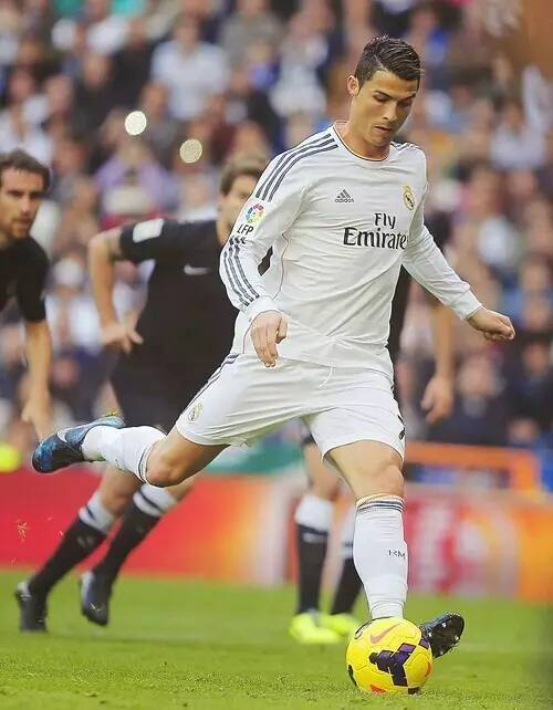 英超榜首战！十人切尔西1-1阿森纳主场7年不胜，马雷斯卡炮轰主裁（英超榜首对决：十人切尔西1-1阿森纳，主场七年无胜，马雷斯卡怒斥主裁）